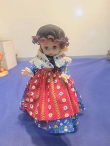 lot 5687 image: Madame Alexander International Doll - Austria