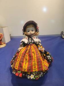 lot 5688 image: Traditional Folk Costume Doll