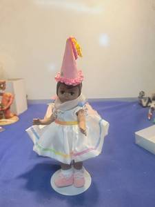 lot 5698 image: Madame Alexander Happy Birthday Doll #35926