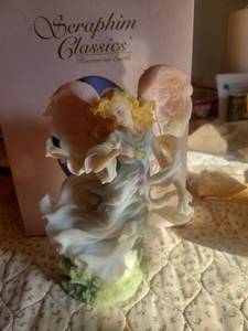 lot 5708 image: Seraphim Classics Angel Figurine