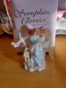 lot 5713 image: Seraphim Classics Frances Gentle Guide Figurine #84426