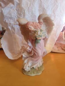 lot 5717 image: Seraphim Classics Faith The Easter Angel Figurine #78036