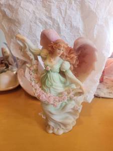 lot 5721 image: Seraphim Classics Dawn Sunshines Guardian Angel Figurine