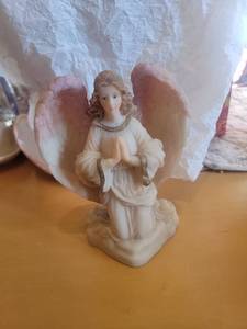 lot 5723 image: Seraphim Classics Praying Angel Figurine