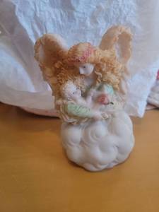 lot 5725 image: Seraphim Classics Heaven Sent Collection Angel Figurine play music