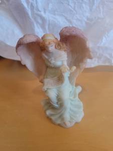 lot 5726 image: Seraphim Classics Laurice Angel Figurine