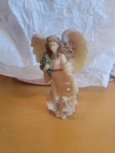 lot 5728 image: 1997 Seraphim Angel Figurine