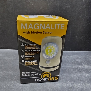 lot 11272 image: Motion-sensor LED light