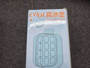 lot 11509 image: Ice Cube Bottle, 2 in 1 Ice Cube Mold Water Bottle with Lid and Bin, Ice Bottle Cup, Easy Press to Release Vertical Ice Cube Tray with Lid for Freezer (Green)
