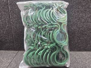 lot 13047 image: 100-pack Tomato Plant Support Clips, Reusable Garden Clips for Tomato Vines, Climbing Plants & Vegetables, Adjustable Plant Vines Trellis Clips for IndoorOutdoor Gardening (100)
