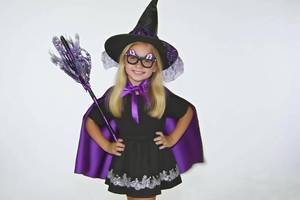 lot 13058 image: 4 Pcs Halloween Witch Costume Set for Girls - Halloween Dress, Cloak, Hat, Broomstick, Glasses - Witch Outfit for Party (7-9)