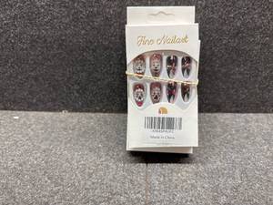 lot 13523 image: Lot of 4, Halloween Press on Nails