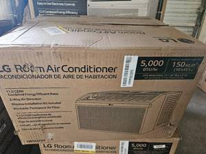 lot 557 image: LG 5,000 BTU Window Air Conditioner (Model LW5023Y).