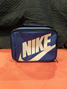 lot 3521 image: Nike Insulated Lunch Box Bag