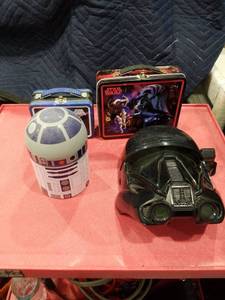 lot 3524 image: LOT OF RANDOM STAR WAR ITEMS