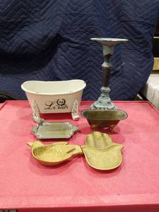 lot 3528 image: French Country Bath Decor Collection