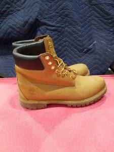 lot 3529 image: Timberland 6-inch Premium Wheat Boots Size 11.5