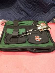 lot 3554 image: Tournamax 15in Duffle Bag Green Canvas Gym Luggage Emergency Organizer