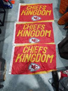 lot 3584 image: Kansas City Chiefs Kingdom Flag Set