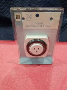 lot 3594 image: 24 Hour Plug in Mechanical Grounded Programmable Timer Indoor Heavy Duty