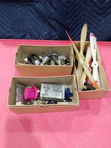 lot 3595 image: LOT OF RANDOM AIRPLANE PARTS