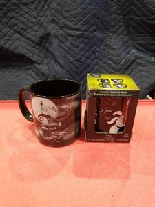 lot 3618 image: LOT OF DISNEY THE NIGHTMARE BEFORE CHRISTMAS MUGS