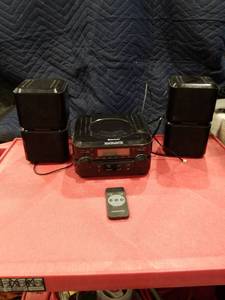 lot 3620 image: Magnavox MM435 AMFM Radio CD Player Bluetooth 3 Piece Music System