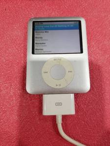 lot 3650 image: Apple iPod Nano 4GB with USB Cable