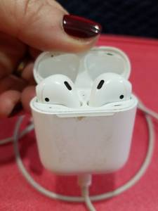 lot 3654 image: Apple AirPods with Charging Case
