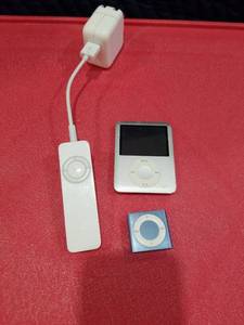 lot 3656 image: Apple iPod Collection with Charger Untested