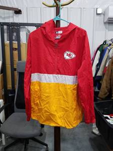 lot 3664 image: Kansas City Chiefs NFL Team Windbreaker Jacket Size Large