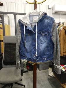 lot 3667 image: Mossimo Denim Jacket with Hooded Sleeves XXL