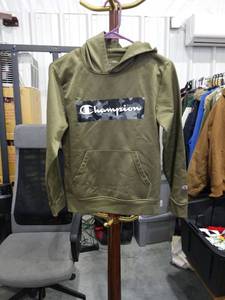 lot 3675 image: Champion Camo Logo Hoodie Size 14 -16Y