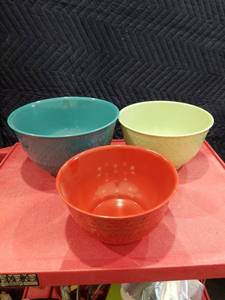 lot 3686 image: Pioneer Woman Embossed Mixing Bowls Set