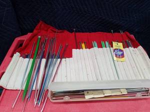 lot 3690 image: Knitting Needle Set with Case