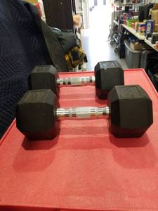 lot 3694 image: 20 lb Rubber Hex Dumbbells
