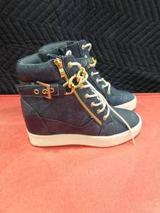 lot 3706 image: Aleale Navy High Top Sneakers with Gold Chain Detail Size 8
