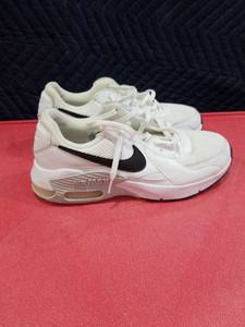 lot 3707 image: Nike Air Max White Sneakers Size 8.5