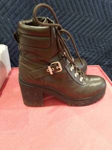 lot 3712 image: Guess Womens Canaly Faux Leather Combat & Lace-up Boots Brown 8.5 Medium (B M)