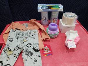 lot 3722 image: LOT OF RANDOM BABY ITEMS