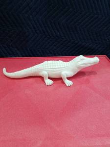 lot 3723 image: White Alligator Figurine