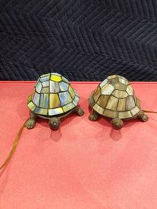 lot 3739 image: Stained Glass Turtle Night Light Lamp