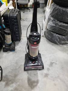 lot 3757 image: Hoover Windtunnel High Capacity Upright Vacuum