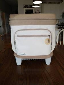 lot 106 image: Embark Cooler  with Cup Holders