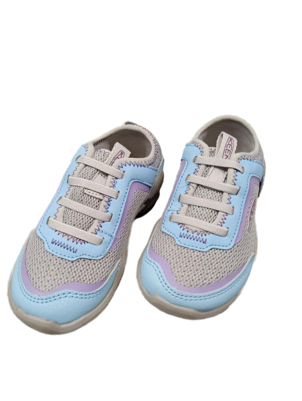 lot 93 image: Keen Knotch Tracer Children Girls Hiking Shoes - SilverBlue Size US 8 - Retail $50