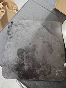 lot 17013 image: Hons Grill Pizza Paddle and Stone - Retail $65