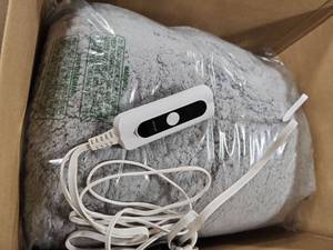 lot 17026 image: Electric Heating Blanket, Grey - Retail $0