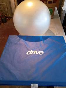 lot 6 image: Exercise Ball with Blue drive exercises pad 6ftx3ft