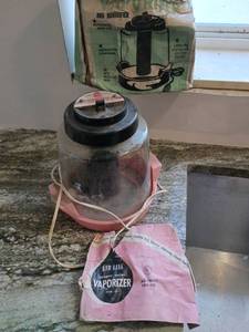 lot 11 image: Red Line Electric Vaporizer and Humidifier Model 32