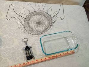 lot 23 image: Collapsible Wire Trivet stainer and Pyrex Dish Set